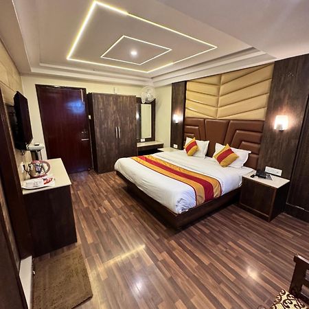 Victory Hotel And Restaurant By Gs Hospitality Simlá Kültér fotó