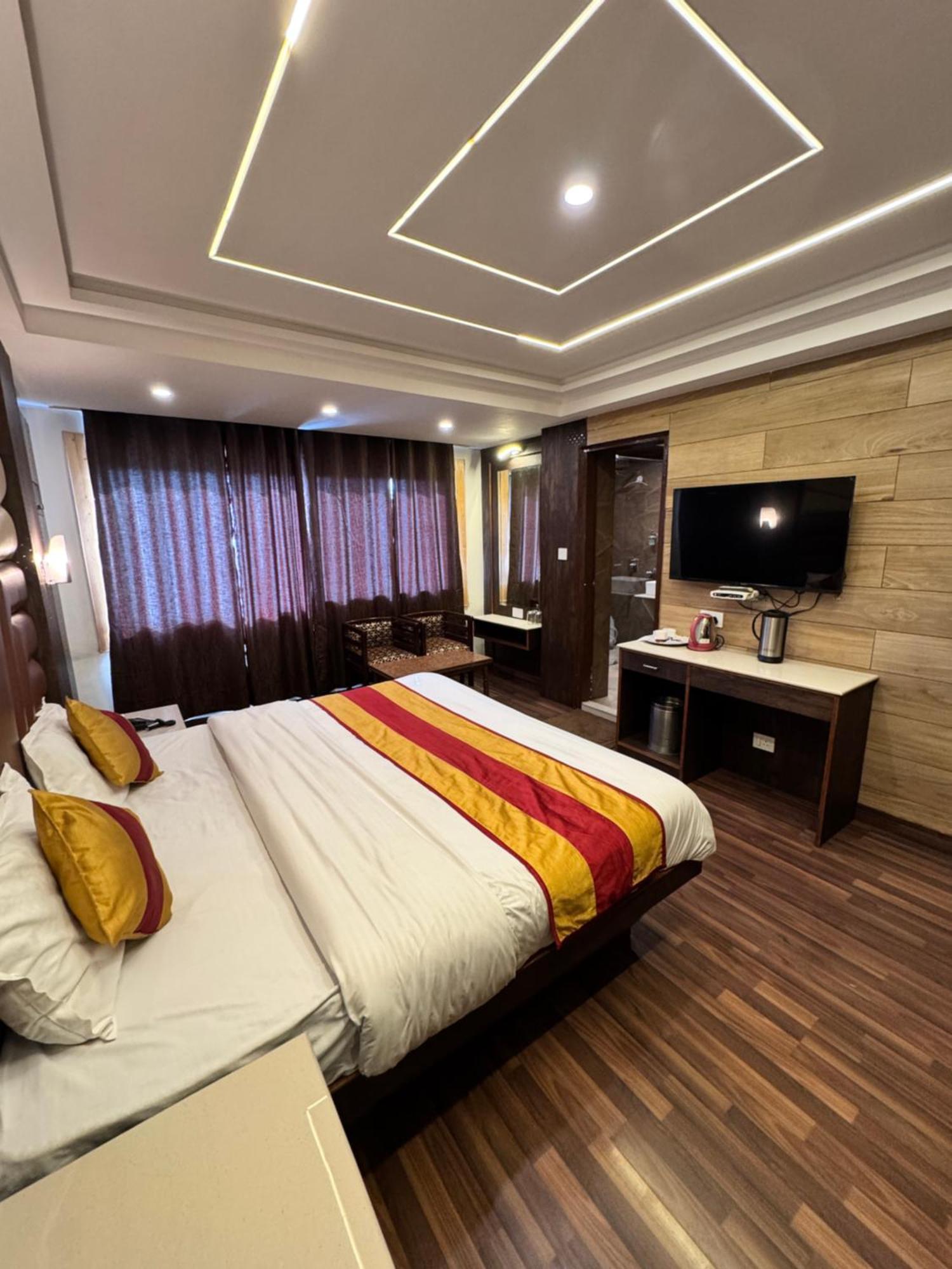 Victory Hotel And Restaurant By Gs Hospitality Simlá Kültér fotó