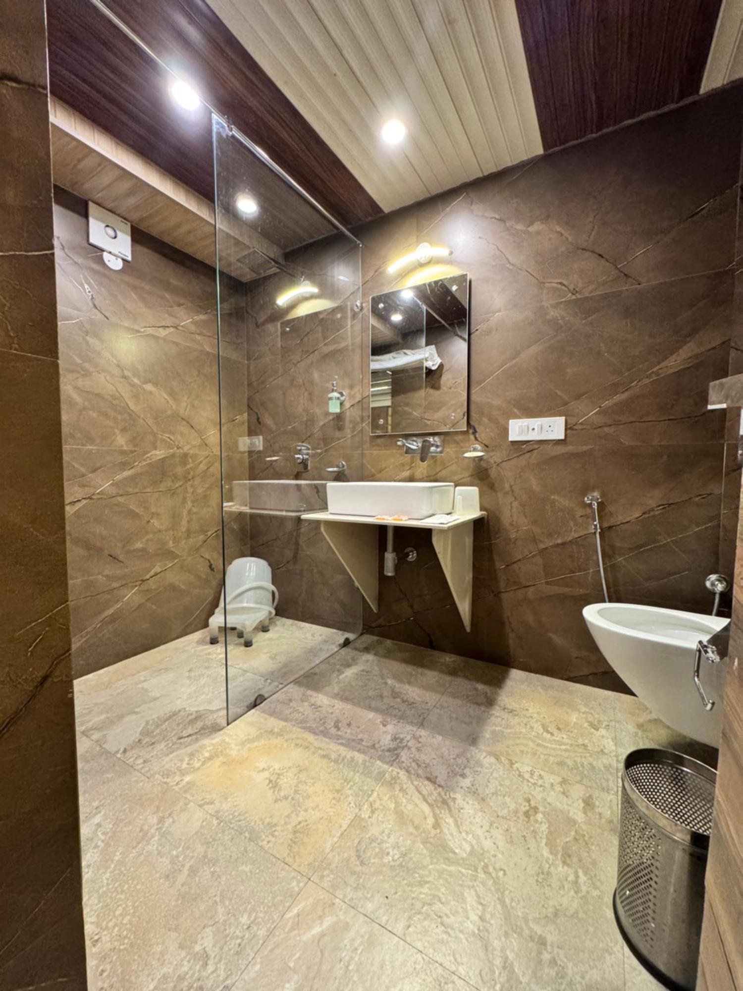 Victory Hotel And Restaurant By Gs Hospitality Simlá Kültér fotó