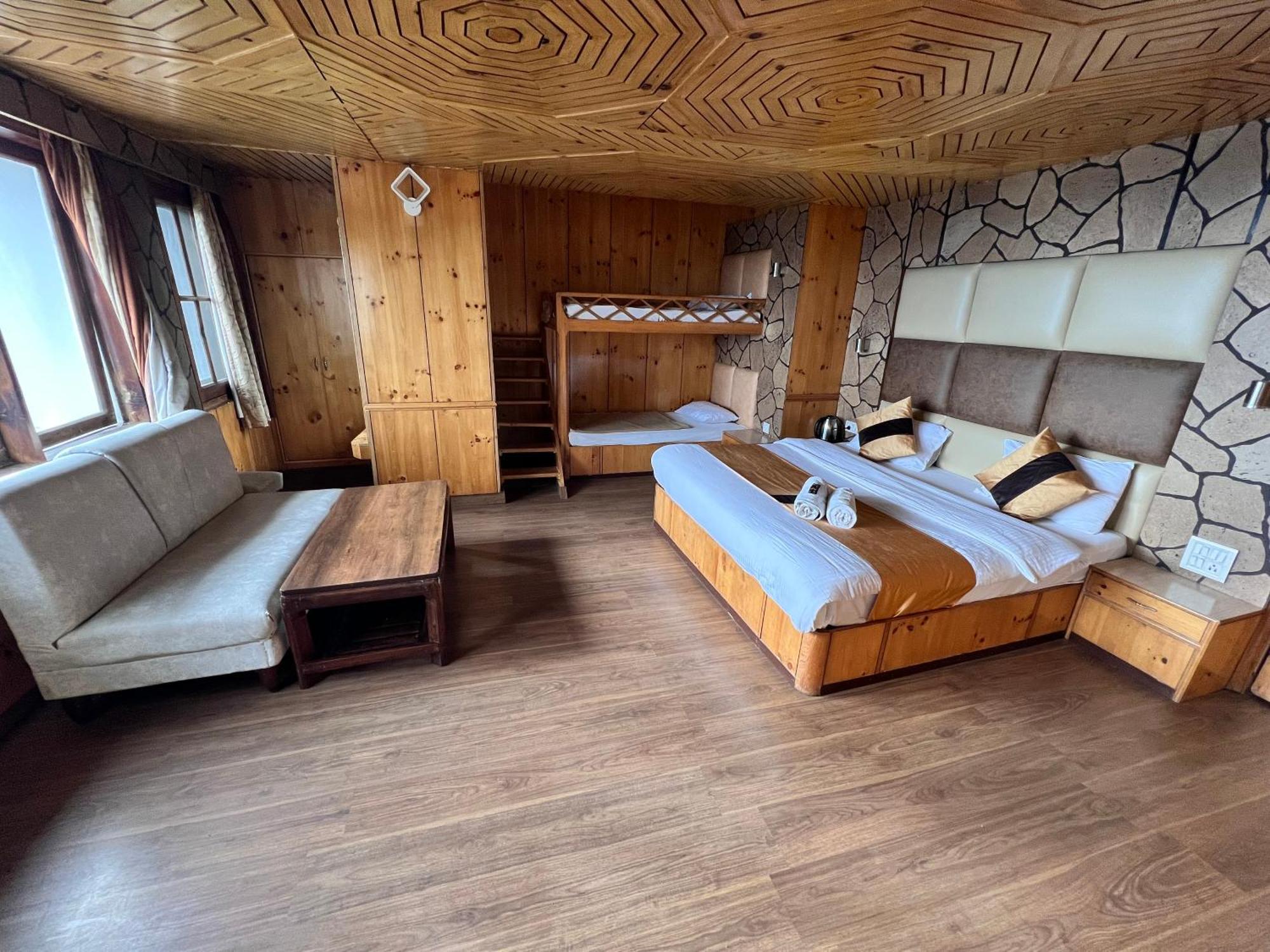 Victory Hotel And Restaurant By Gs Hospitality Simlá Kültér fotó